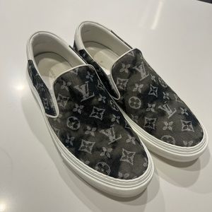 Mens Louis Vuitton Sneakers - size 9 - fits like a 10